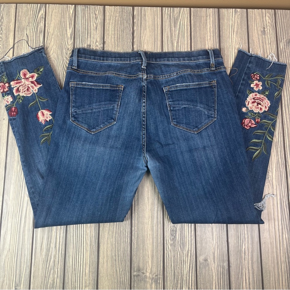 Driftwood Jackie Embroidered Jeans Women's Size 31 - Picture 2 of 16